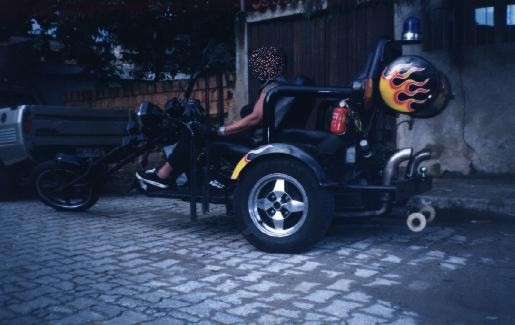 moto9.jpg (39507 bytes)