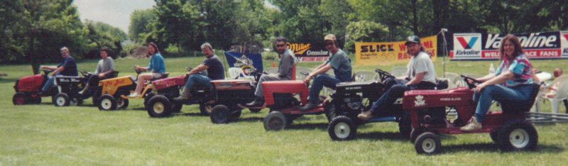 DEWBERRY MUDBOGGERS 1998 GROUP PHOTO