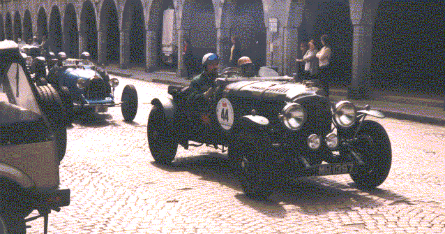 Stanley Mann von der Fruit Farm und sein Bentley in San Marino