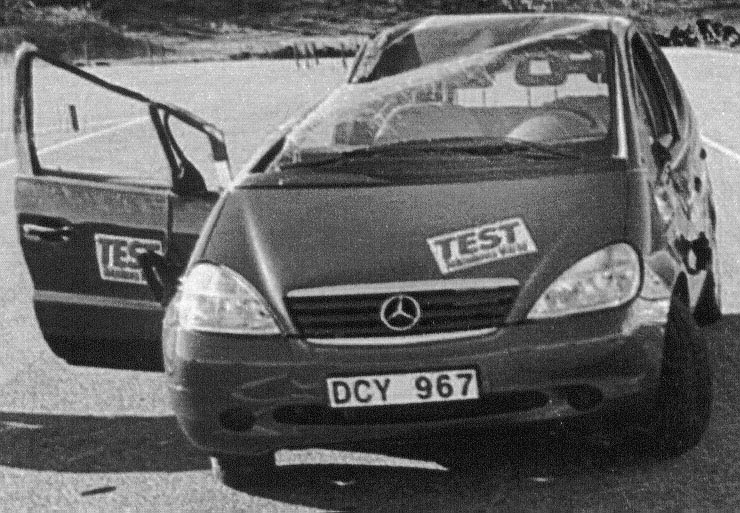 pic aclacap.jpg 111KB damaged A-class at tests in Sweden