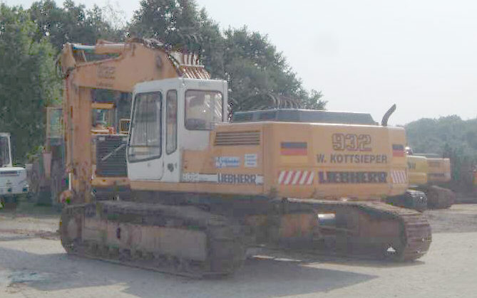 R 932