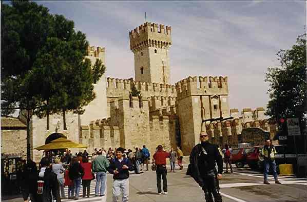 italy3a.jpg (34408 bytes)