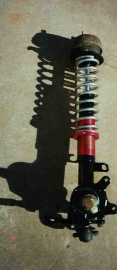 assembledstrut.jpg (14889 bytes)
