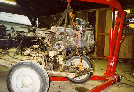 engine1.jpg (35488 bytes)
