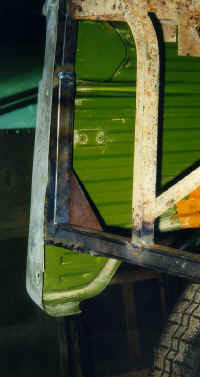 inside3.jpg (56305 bytes)