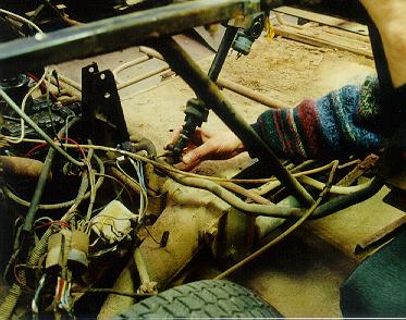 remove steering column 1 (33098 bytes)
