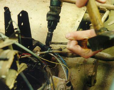 Remove steering column 1 (23028 bytes)