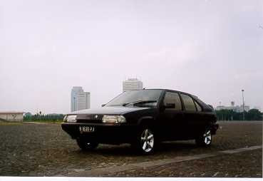 Tampak serong depan,.............angkuh dan berwibawa