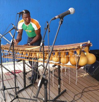Aly Keita and his balafon