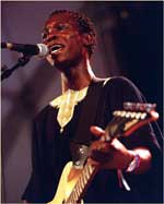 Idy Oulo (Cameroun) en concert au SATELLIT Café, Paris 8 & 9 septembre 2004