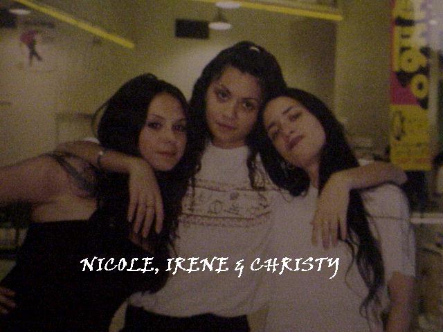 thegurlz.jpg (55524 bytes)