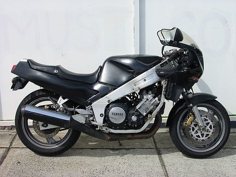 21YamahaFZR1000-1988.jpg