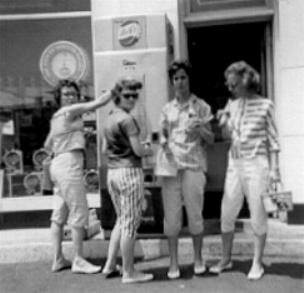 brendapatevelynsuegetcoke.jpg (14156 bytes)