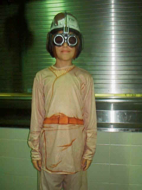 halloween_max.JPG (34851 bytes)
