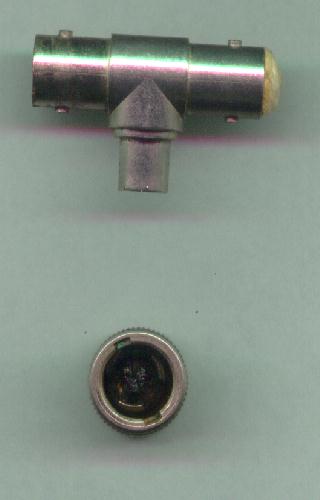 RG58 T-St&uuml;ck 
(Buchse-Stecker-Buchse, zum Anschlu&szlig; an die Netzwerkkarte)