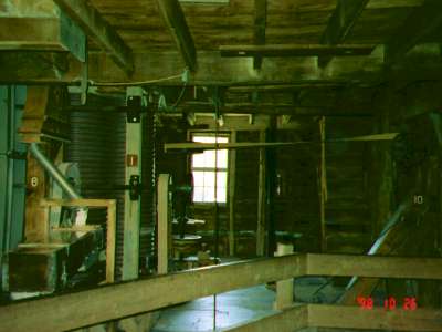 2ndfloor.jpg (15641 bytes)