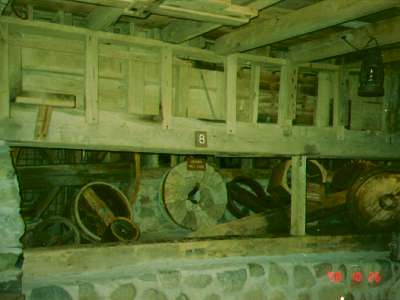 basement.jpg (15451 bytes)