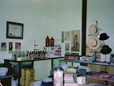 drugstore.jpg (15411 bytes)