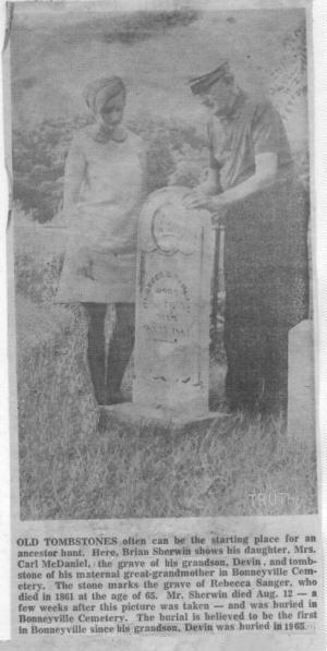 grave2.jpg (29785 bytes)