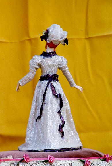 DOLL002r.jpg