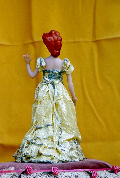 DOLL002r.jpg