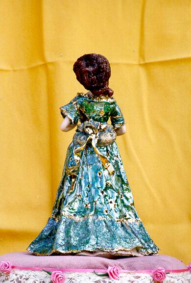 DOLL002r.jpg