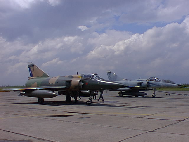 Elk&aacute;n and Pantera.