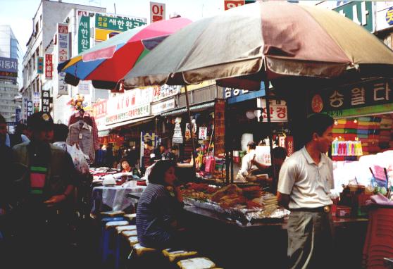 Namdaemun1.JPG (44372 bytes)