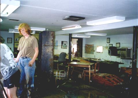 Office.JPG (26313 bytes)