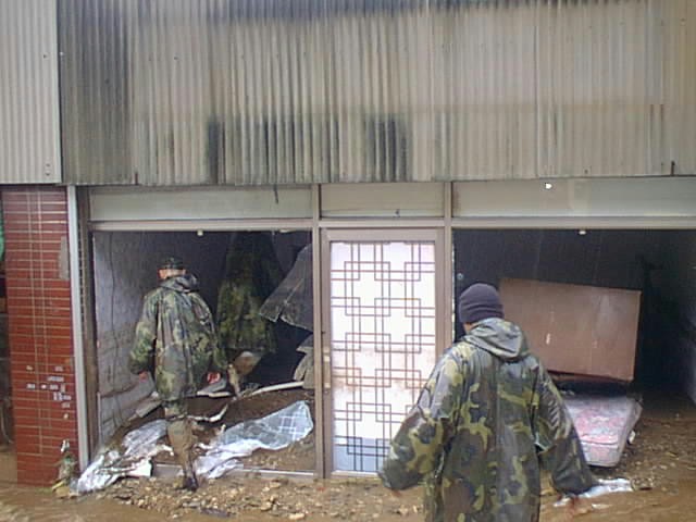 ag08-011.jpg (62635 bytes)