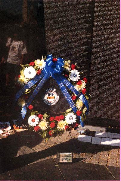 VDHA Wreath @ The Wall, 2000 Reunion