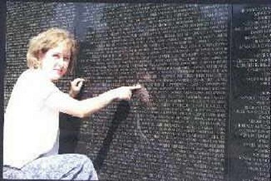 lisawall (1).jpg (13613 bytes)