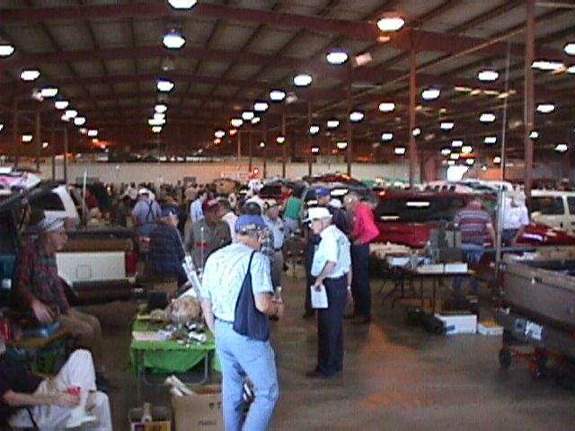 belton99crowd.jpg (49506 bytes)