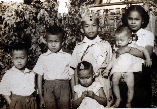 family_.jpg (64968 bytes)