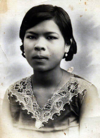 mom00.jpg (38353 bytes)