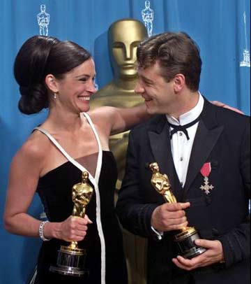 Julia Roberts (Best Actress) and Russell backstage