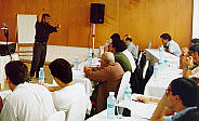 O "maestro" Carlos Reis, da Unicamp, apresentando os fundamentos da arquitectura dos amplificadores operacionais