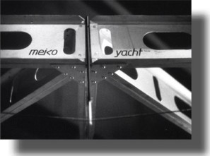 Lightweight aluminium roof panel detail