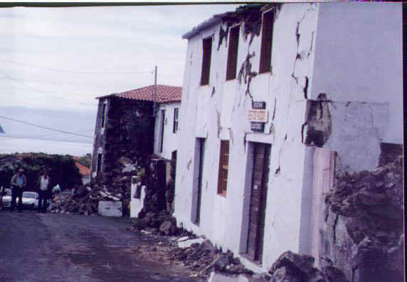 TerramotoPico (2).jpg (50964 bytes)