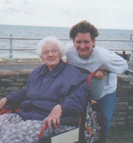 Elizabeth and Grandma - 0798