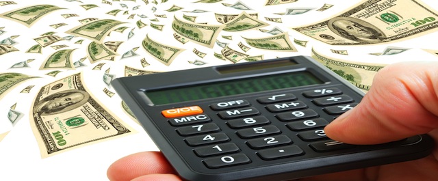 Photo of a pen, money and calculated sheet