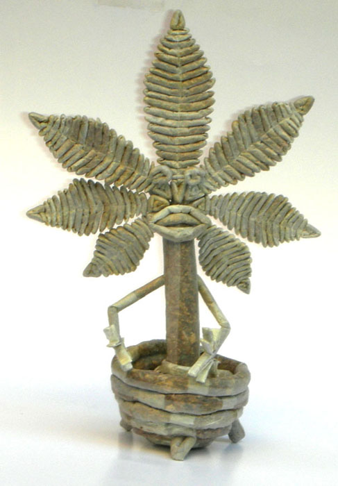 Mari-Juana, de Cesar Nu&ntilde;ez, escultura de cigarrillos liados