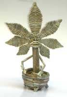Mari-Juana, de Cesar Nu�ez, escultura de cigarrillos liados