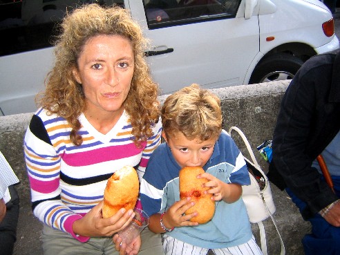 Comiendo el bollo pre�ao en San Luis 