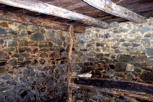 Paredes y vigas de la casa