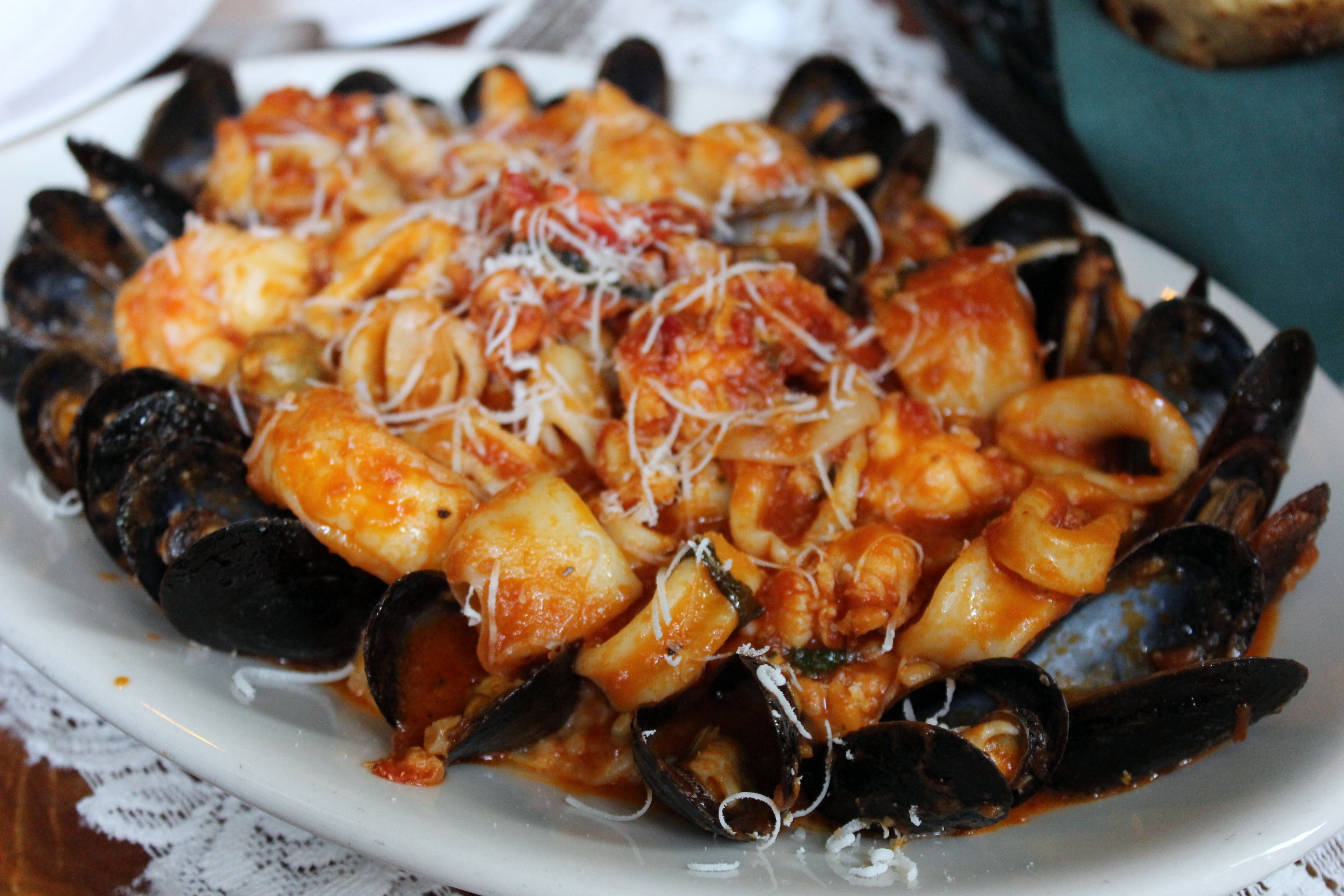 Cheese Tortellini and Mussels