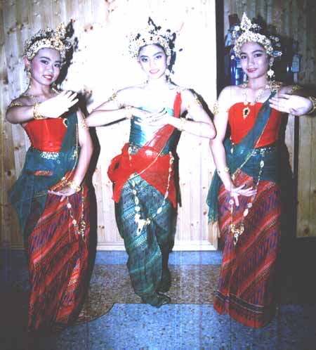 picsreewichai.jpg (39789 bytes)