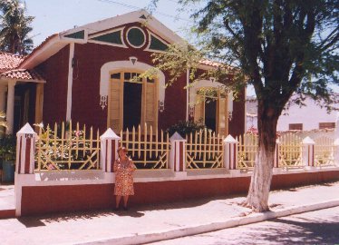 1998 - Em frente � casa paterna