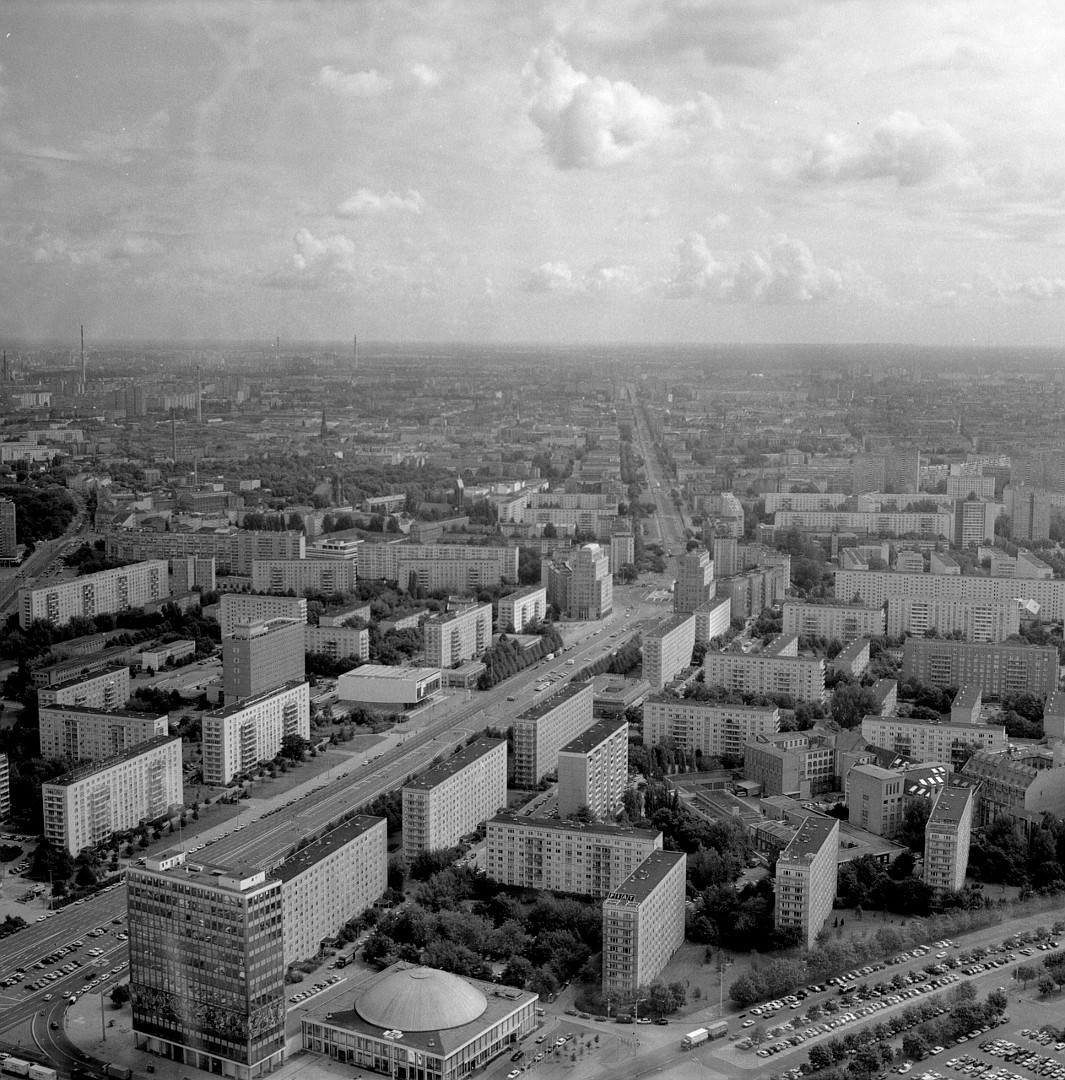 Stalinallee gesehen aus dem Fernsehturm 1991. Foto: Erik Jonsson