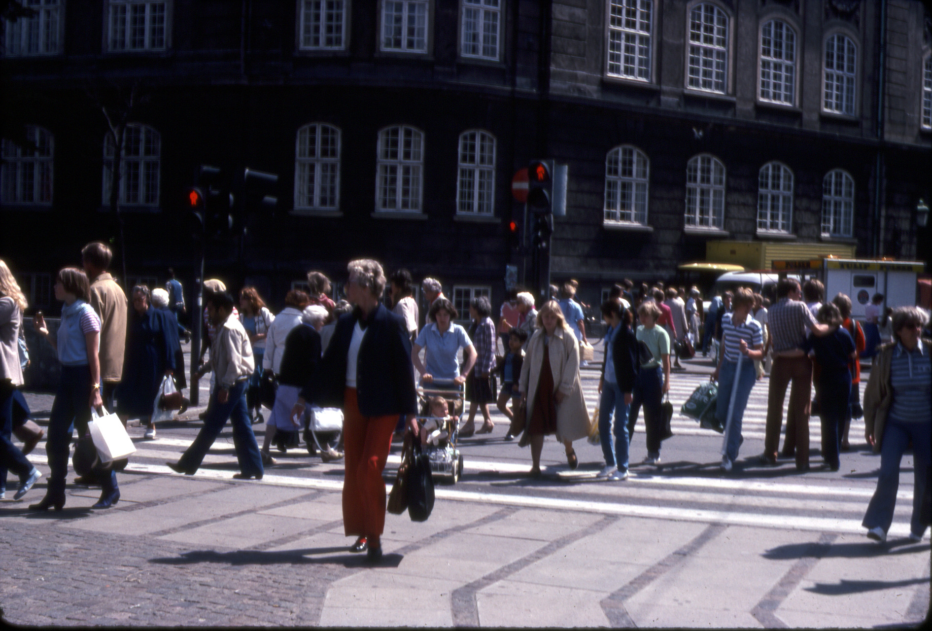 358124P0004 København 1981